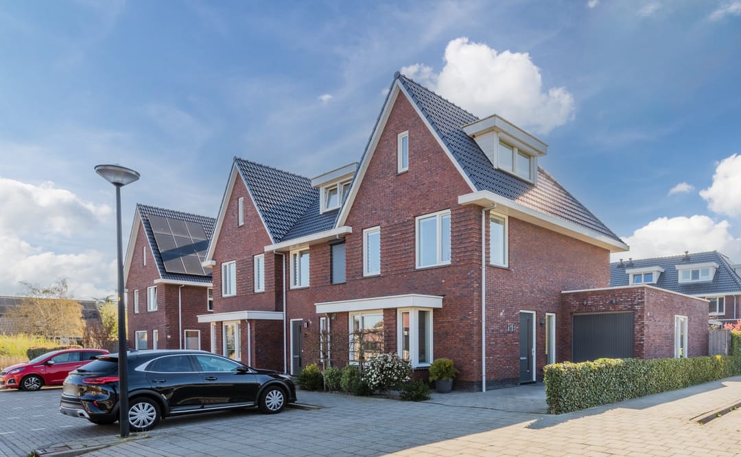 Foto 1 van Purperreiger 26