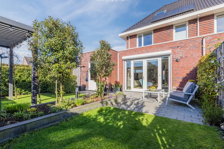 Photo 2 of Purperreiger 26