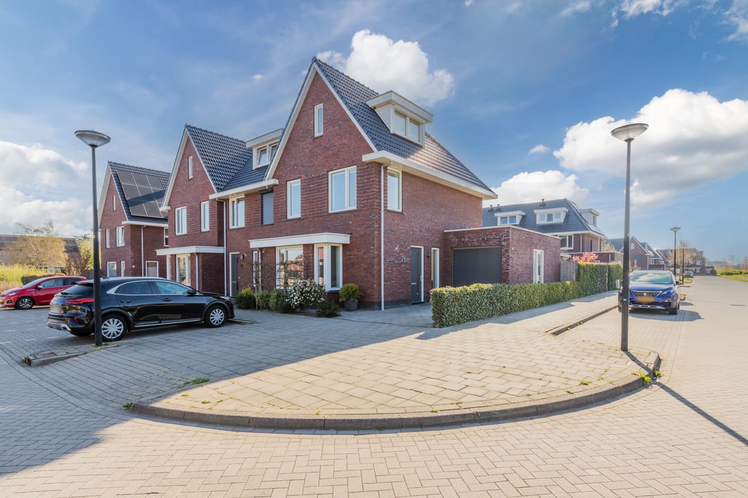 Foto 47 van Purperreiger 26