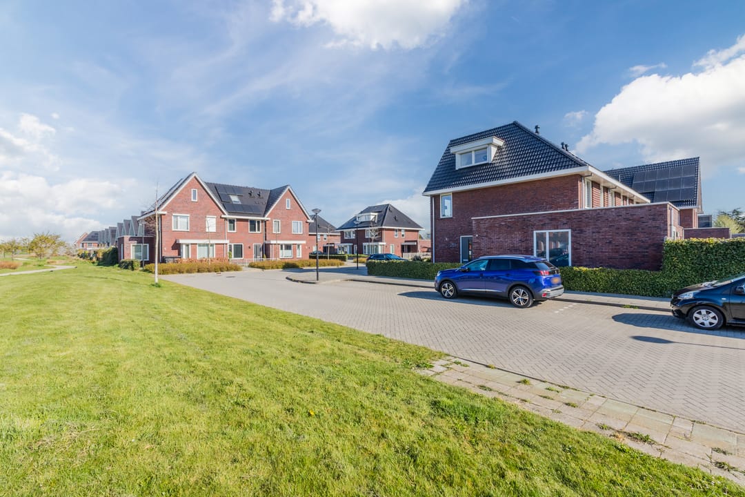 Foto 52 van Purperreiger 26