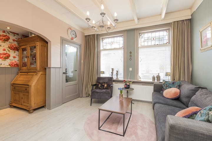 Foto 9 van van der Veldstraat 11