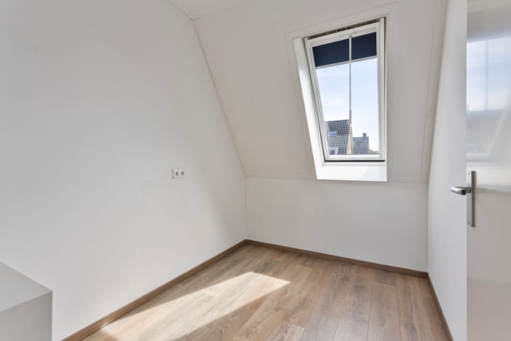 Foto 13 van Van Irhovenstraat 23