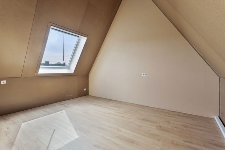 Foto 16 van Van Irhovenstraat 23