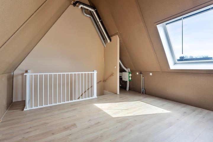 Foto 17 van Van Irhovenstraat 23