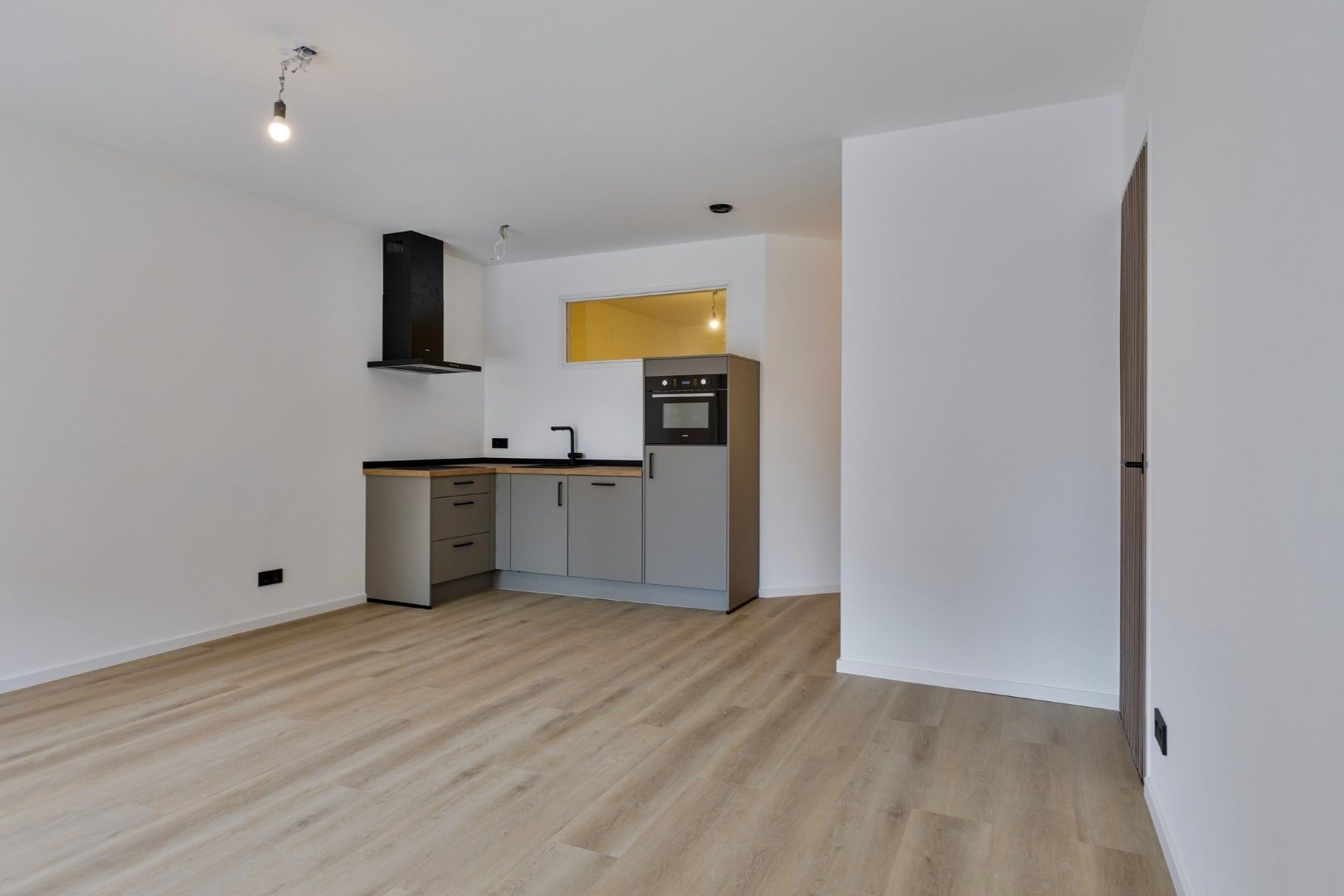 Photo 3 of Schoolstraat 30-F