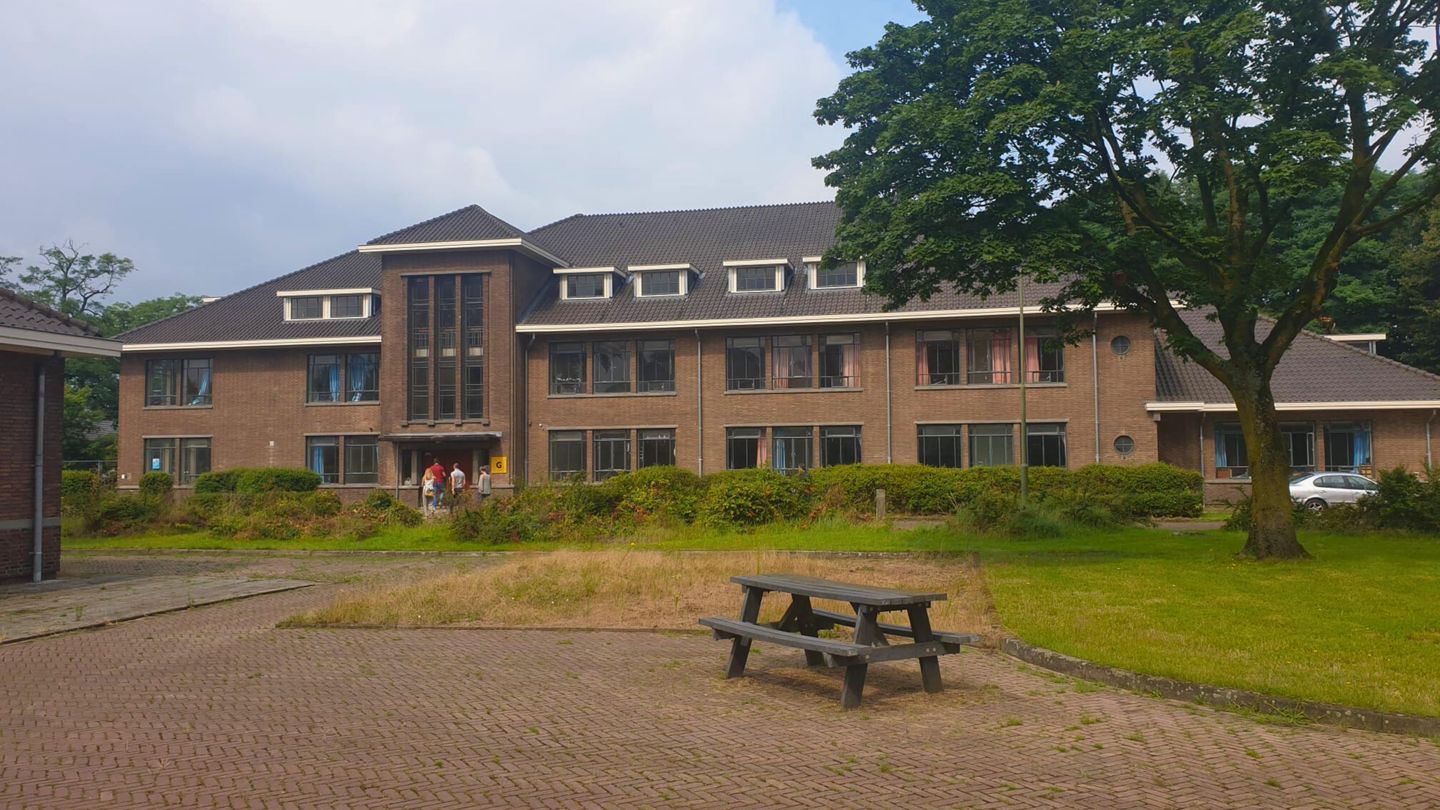 Foto 3 van Generaal de Bonskazerne - Hof van Velp (NB) - Knarrenhof