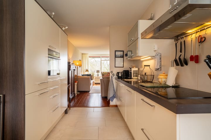 Foto 15 van Marthalaan 2-404