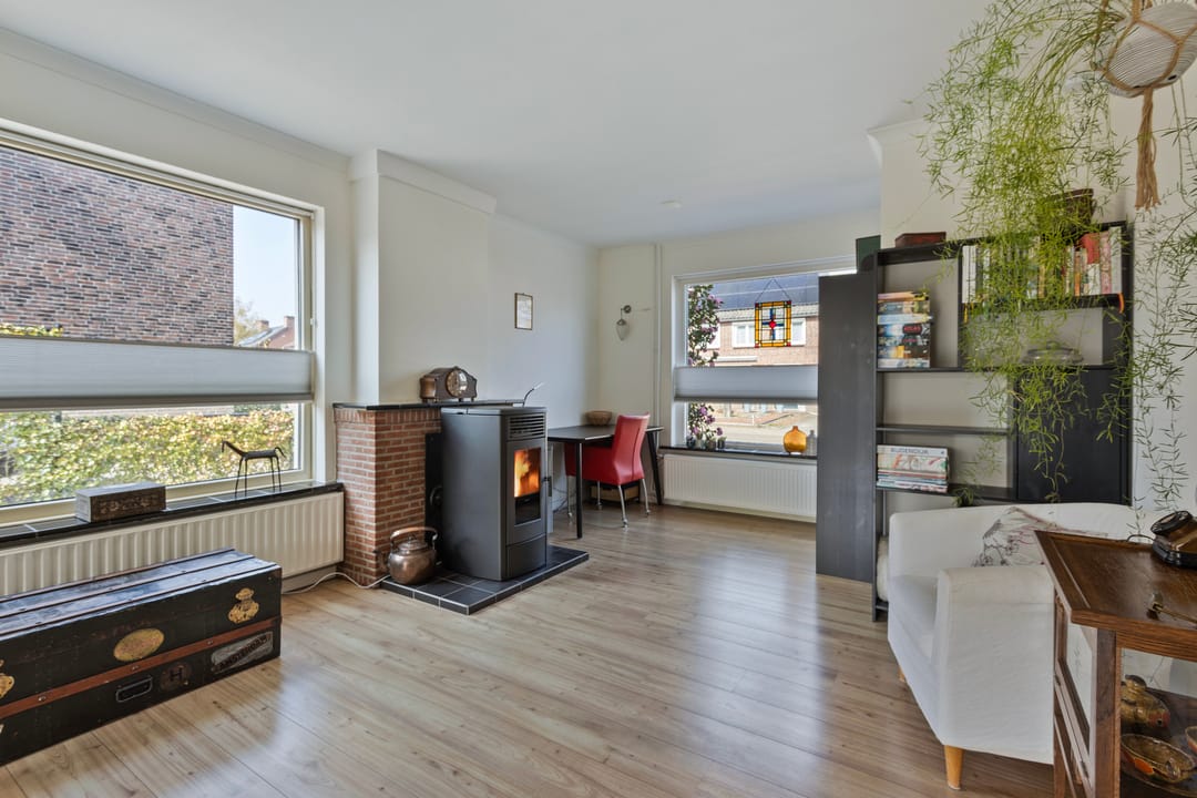 Photo 11 of Deken Schmerlingstraat 9