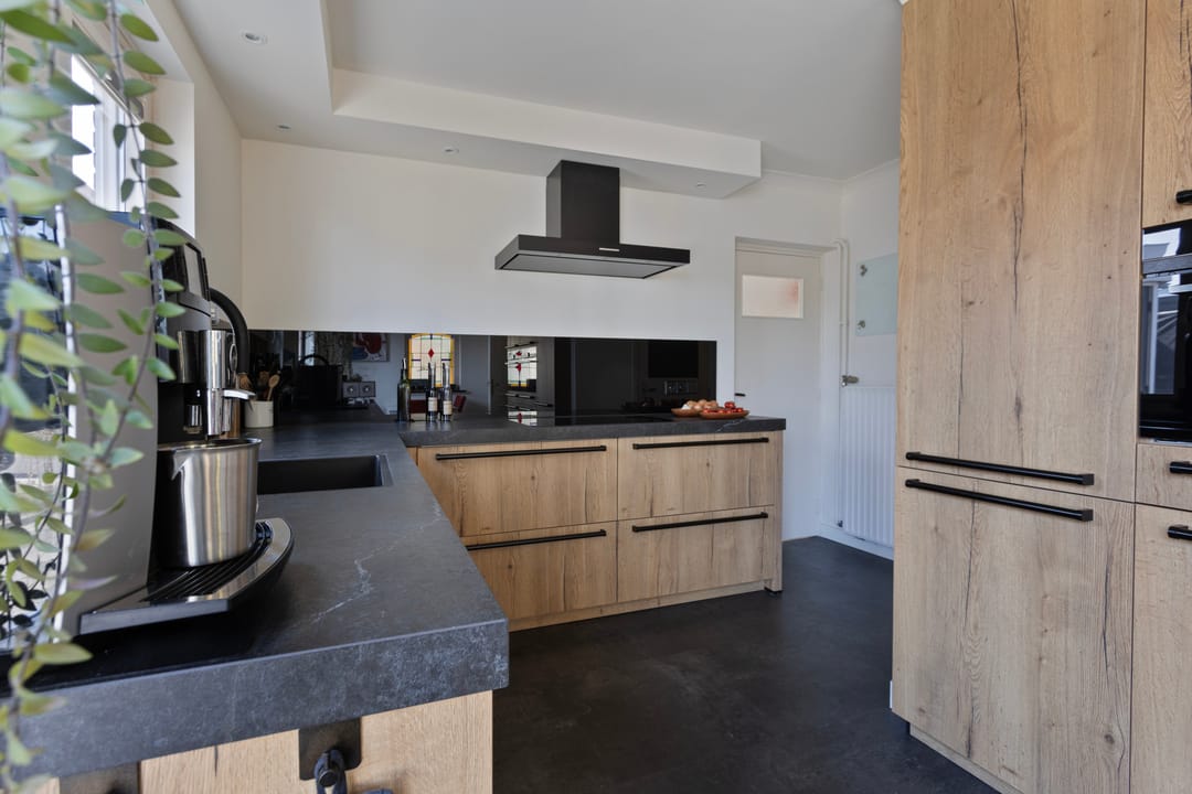 Photo 16 of Deken Schmerlingstraat 9