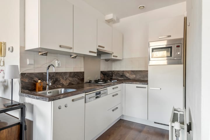 Photo 4 of Achterkerkstraat 60-A