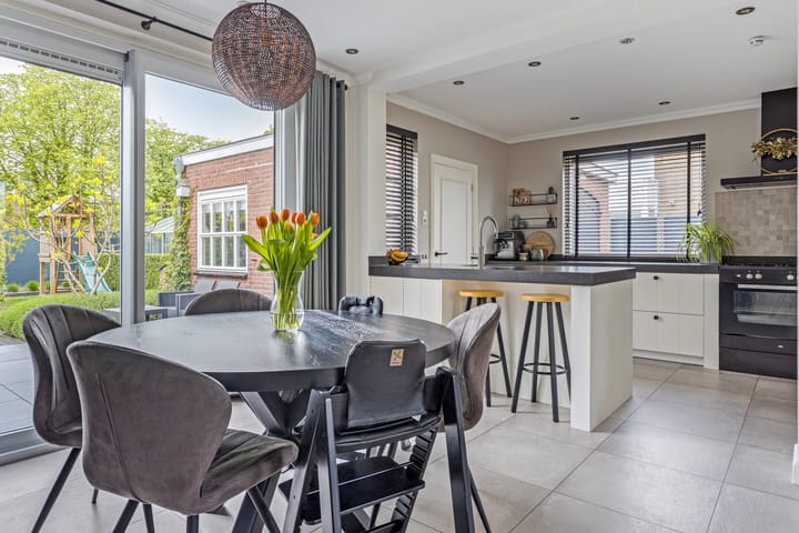 Foto 11 van Molenlaan 14