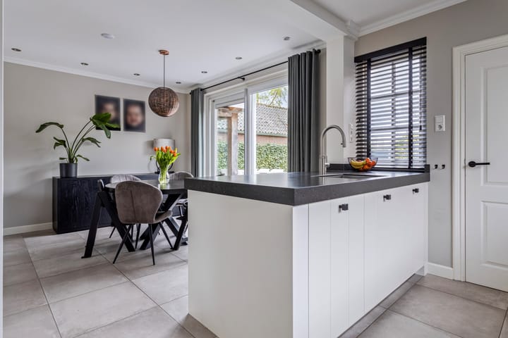 Foto 16 van Molenlaan 14