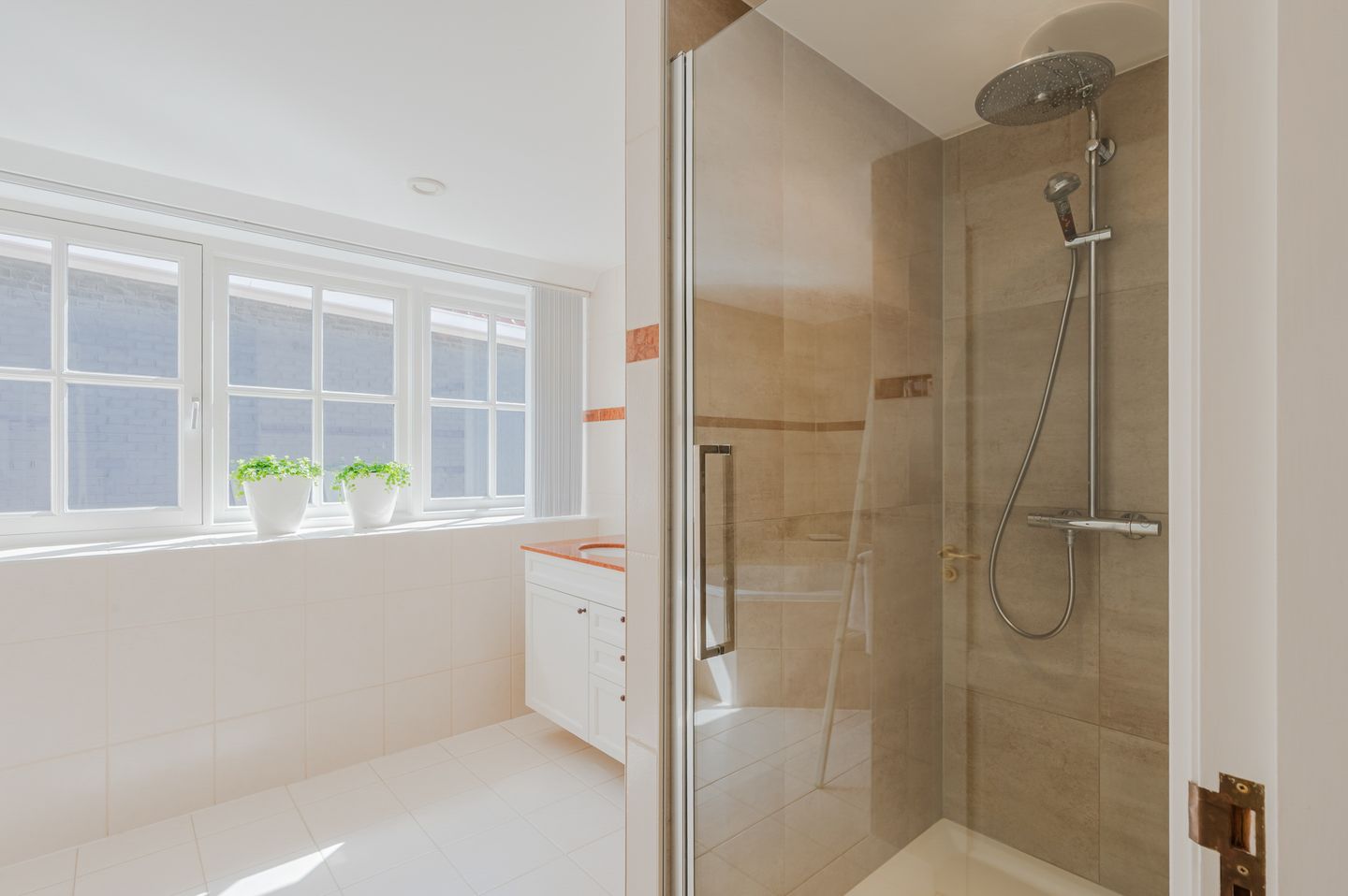 Foto 35 van Douzastraat 61