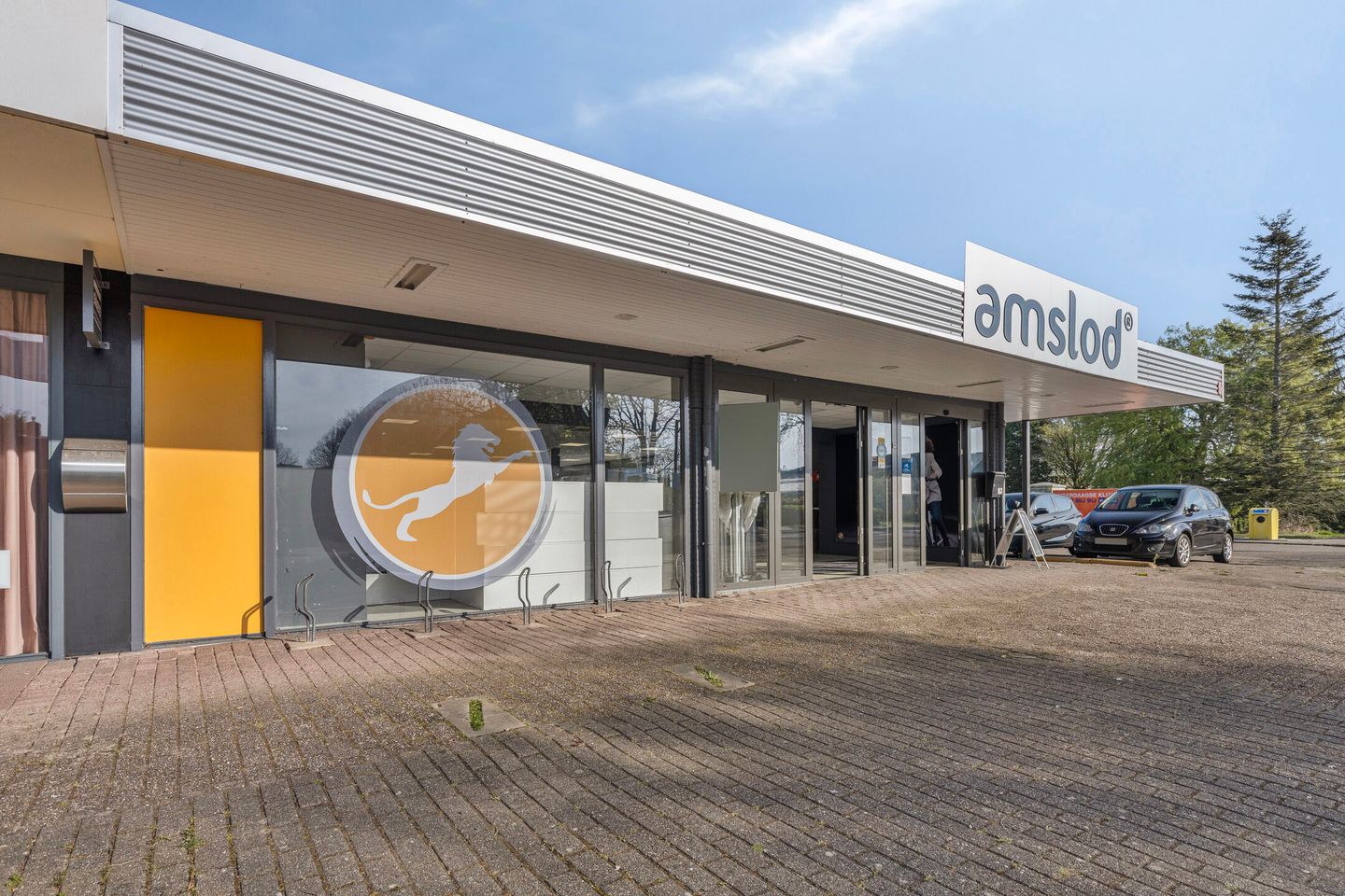 View photo 3 of Middenweg 163