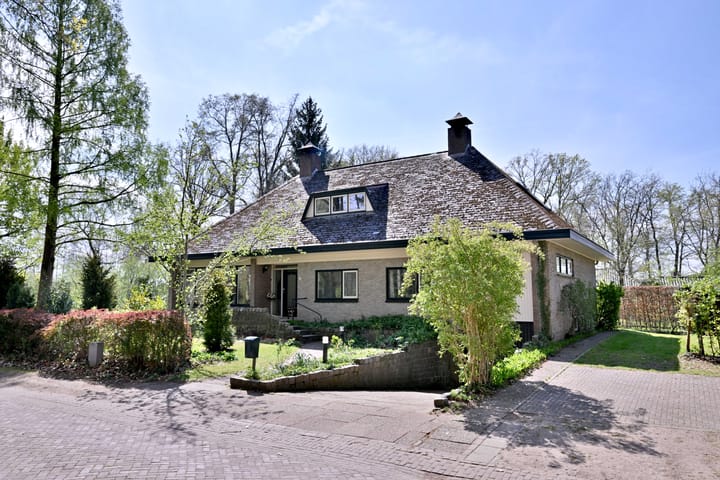 Foto 1 van van der Borch van Verwoldeweg 1