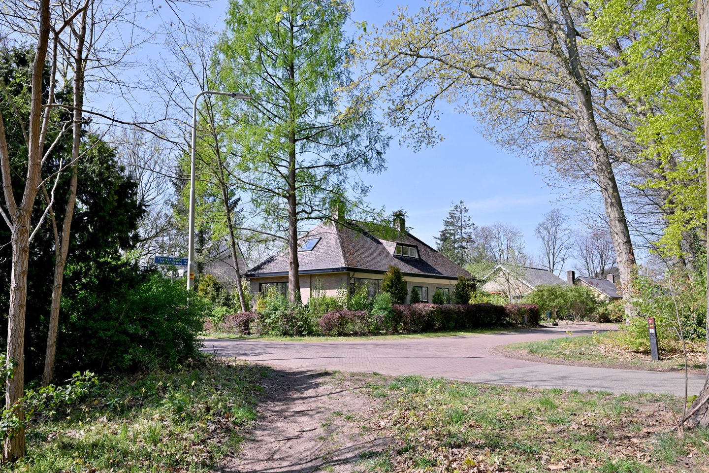 Foto 40 van van der Borch van Verwoldeweg 1