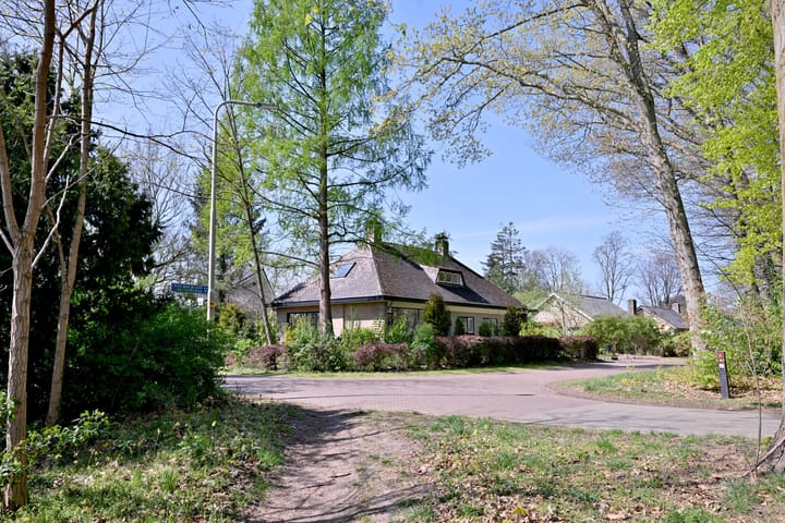 Foto 40 van van der Borch van Verwoldeweg 1