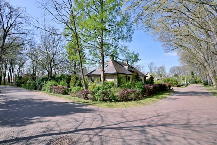 Foto 44 van van der Borch van Verwoldeweg 1