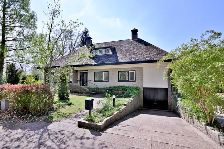 Foto 45 van van der Borch van Verwoldeweg 1