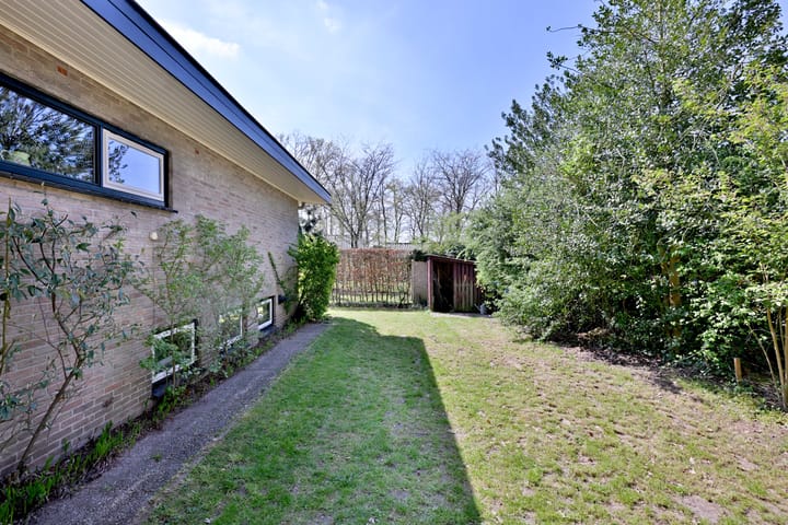 Foto 46 van van der Borch van Verwoldeweg 1