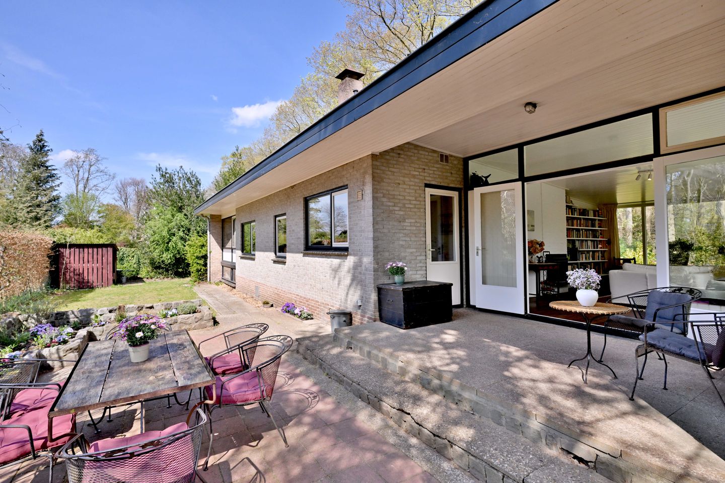 Foto 50 van van der Borch van Verwoldeweg 1