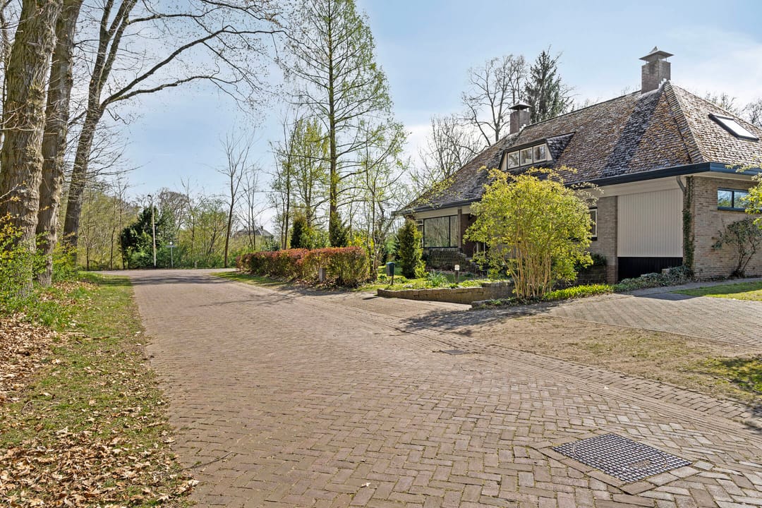 Foto 56 van van der Borch van Verwoldeweg 1