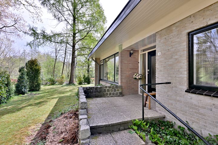 Foto 58 van van der Borch van Verwoldeweg 1