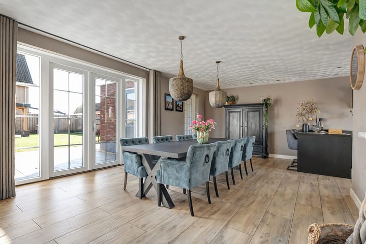 Foto 15 van Looweg 76