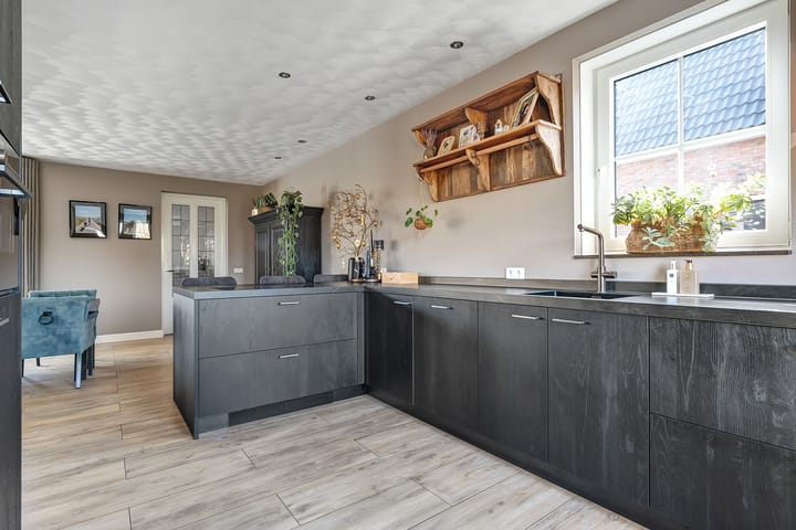 Foto 22 van Looweg 76