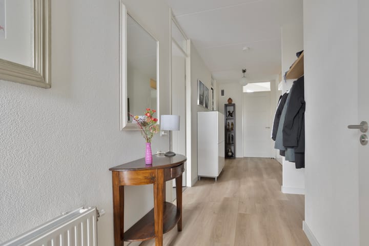 Foto 7 van van Lutterveltplein 4-R