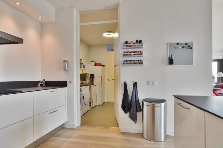 Foto 28 van van Lutterveltplein 4-R