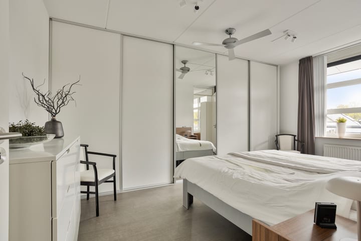 Foto 41 van van Lutterveltplein 4-R