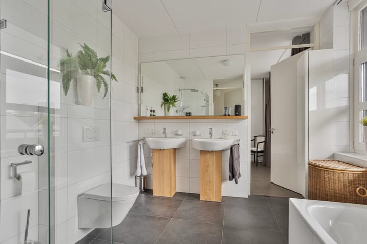 Foto 44 van van Lutterveltplein 4-R