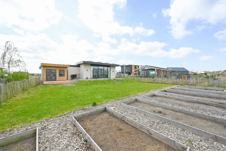 Photo 37 of Henry David Thoreaustraat 48