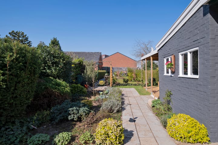 Foto 44 van Weerdingerstraat 115