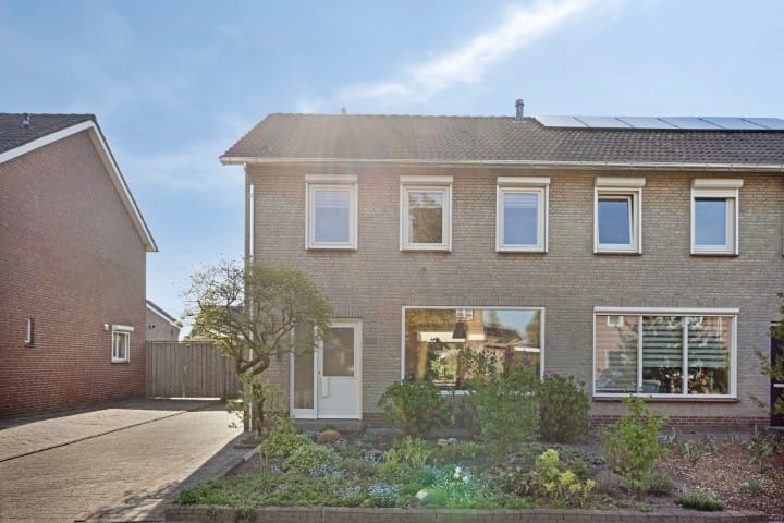 Foto 2 van Pastoor Nijevaertsstraat 6