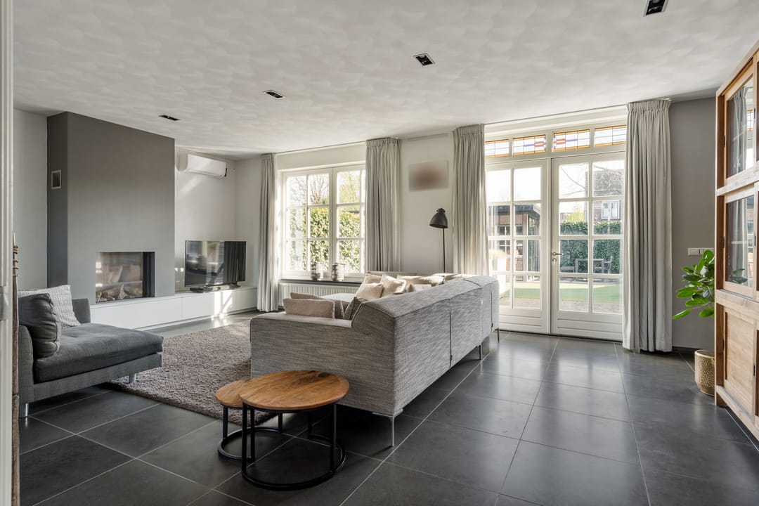 Foto 2 van van Brederodestraat 2