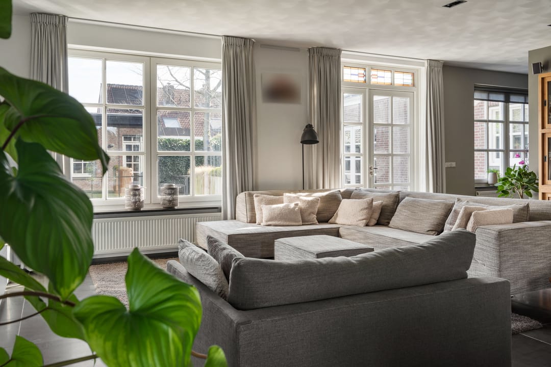 Foto 7 van van Brederodestraat 2