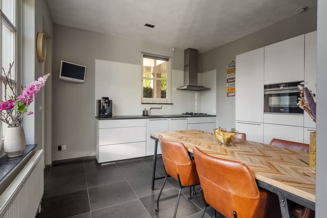 Foto 17 van van Brederodestraat 2