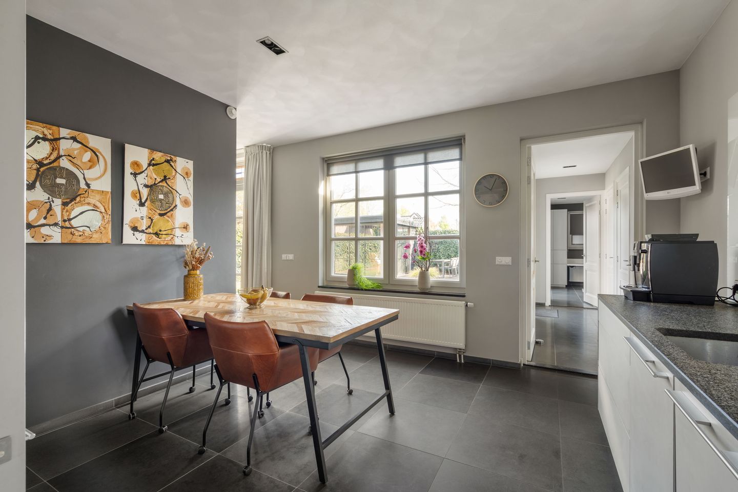 Foto 19 van van Brederodestraat 2