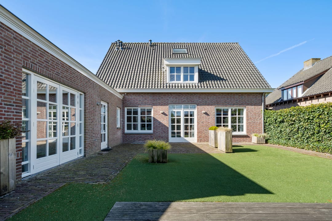 Foto 31 van van Brederodestraat 2