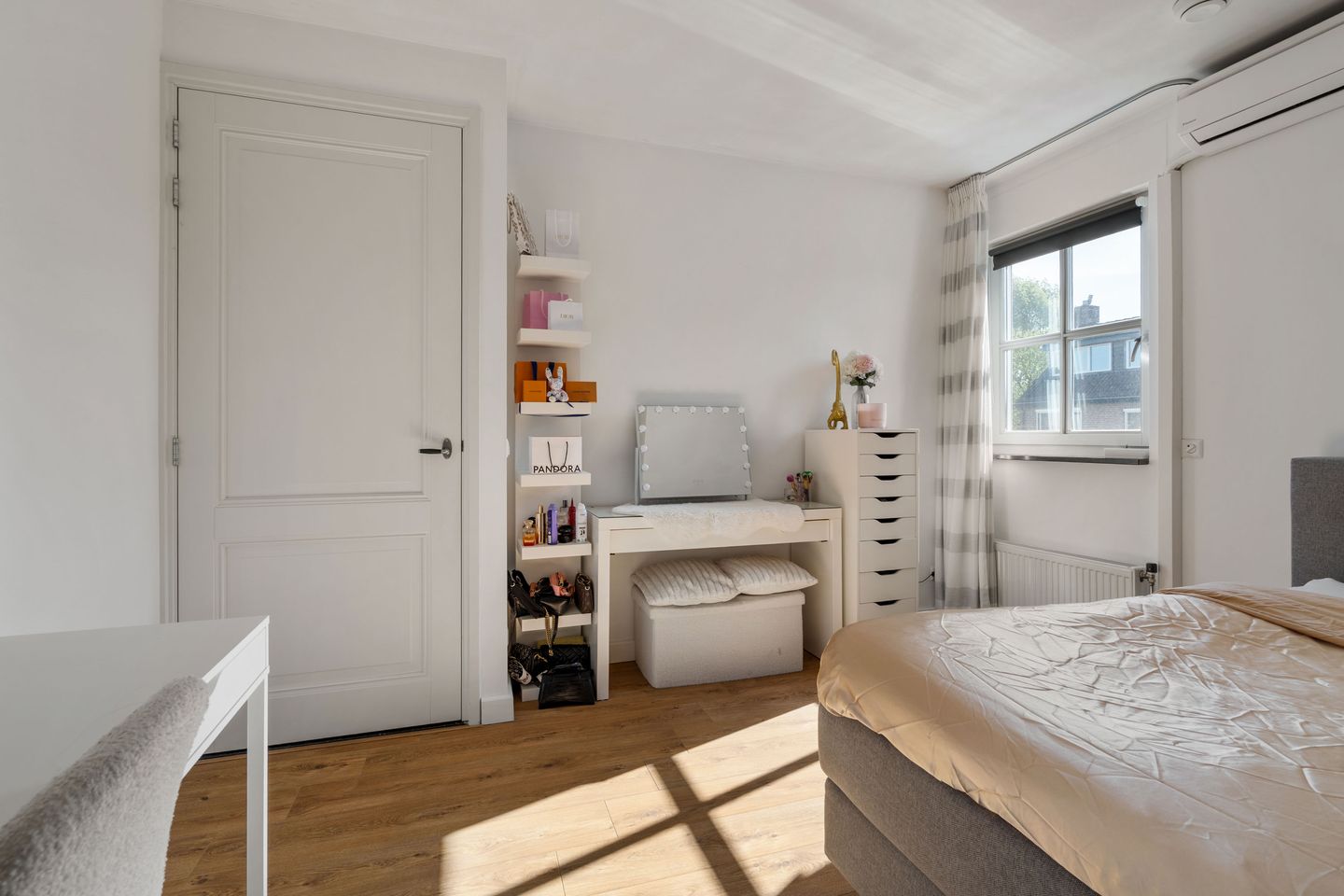 Foto 50 van van Brederodestraat 2