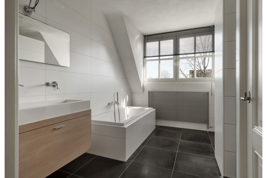 Foto 53 van van Brederodestraat 2