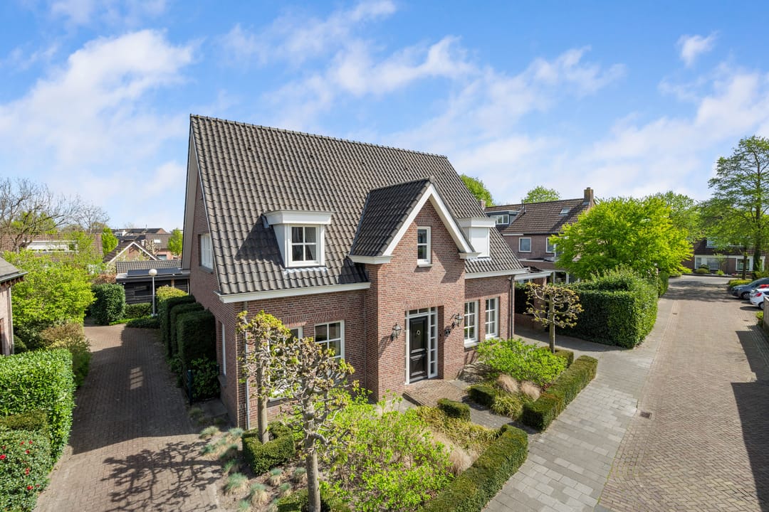 Foto 67 van van Brederodestraat 2