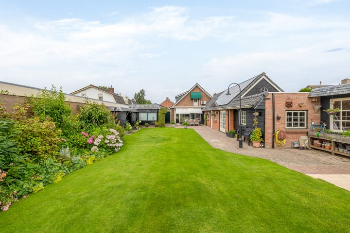 Photo 37 of Florastraat 36