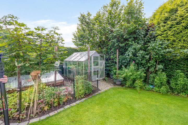 Photo 39 of Florastraat 36