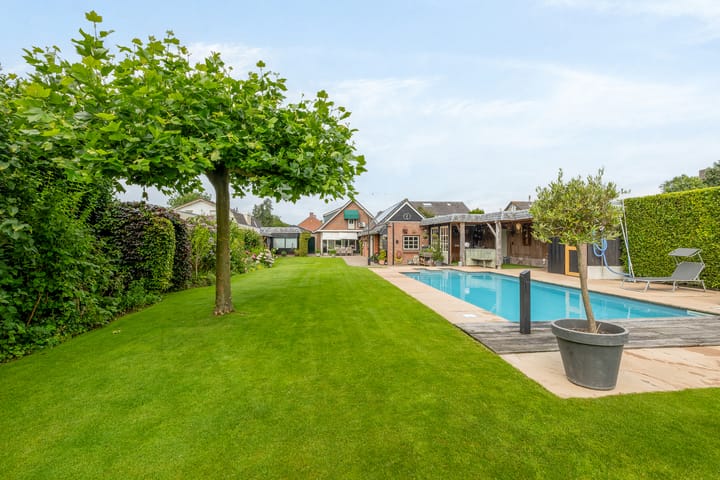 Photo 40 of Florastraat 36