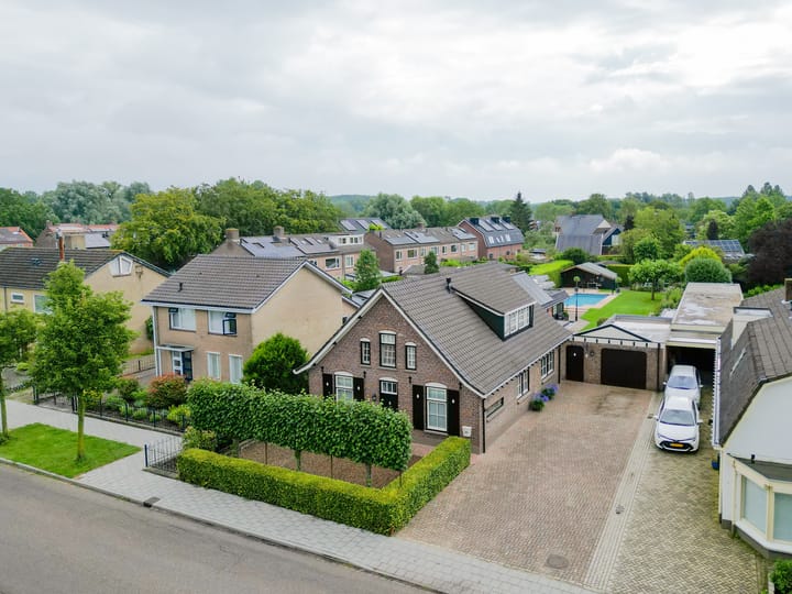 Photo 43 of Florastraat 36