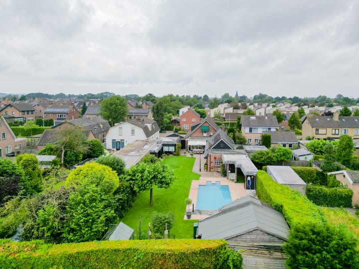 Photo 45 of Florastraat 36