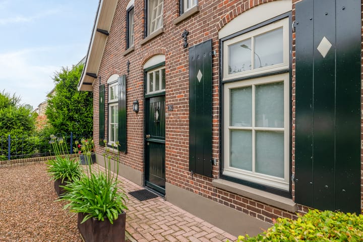 Photo 47 of Florastraat 36